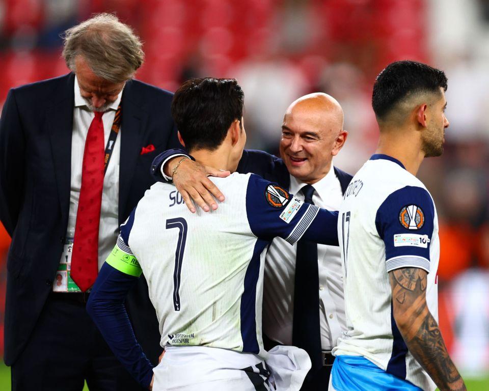 开云电子登录-塞维利亚训练开放日;集结日再遭质疑引欢呼;欧联在即;赛程密集仍需轮换-开云电子登录