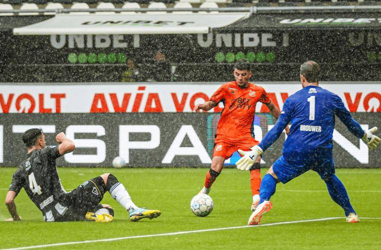 开云体育-关于清晨突围战来临，巴塞罗那围绕荷甲刷新队史纪录，球迷炸锅，阵容厚度经受考验的信息-开云体育